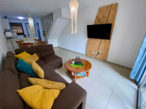 Seaside Two Bedroom Cosy Townhouse in Tourist Area